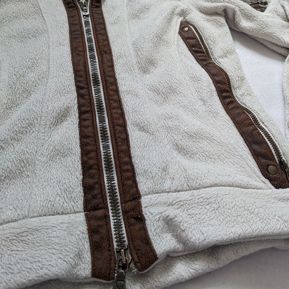 Women's Cream and Brown Jacket - Picture 5 of 9